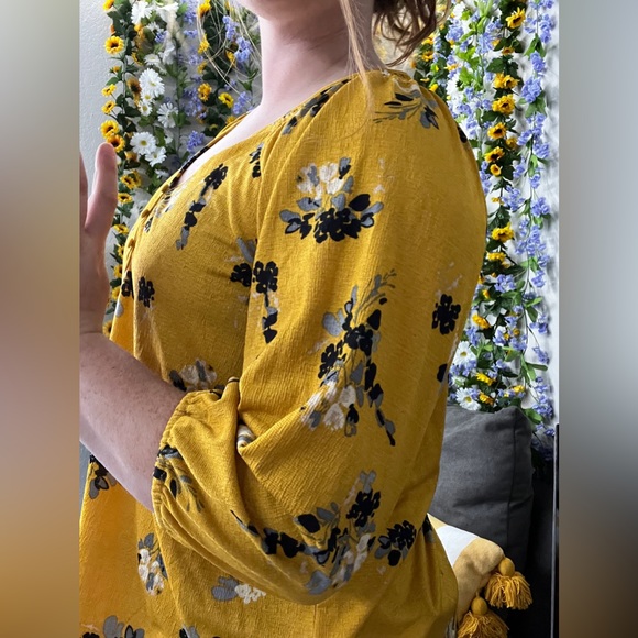 Buttoned blouse - Picture 4 of 5